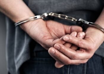 Detenido con ropa robada, un televisor sin justificar y capturas activas