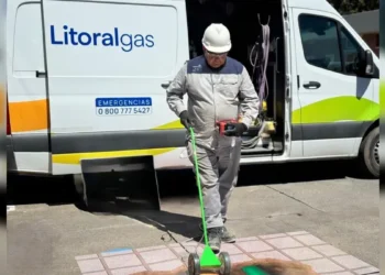 Revisan la red de gas para detectar posibles fugas en San Nicolás y Villa Constitución