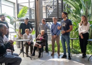 El intendente Santiago Passaglia entregó escrituras a familias nicoleñas