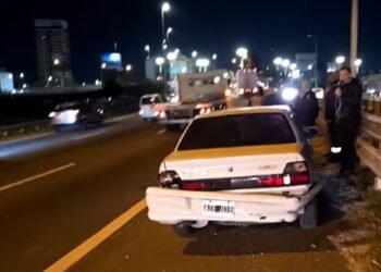 Accidente en la Autopista Perito Moreno: dos autos y un camión involucrados