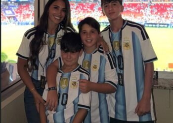 Antonela Roccuzzo festeja el hat-trick de Messi en el debut mundialista