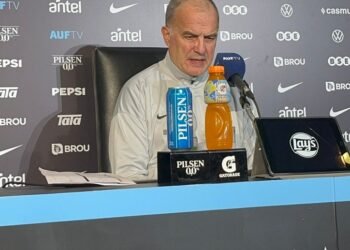 Bielsa llega a México lleno de ilusión con la selección uruguaya