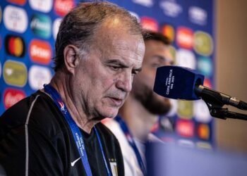 Bielsa se molesta por preguntas sobre sus fotos en el Mundial