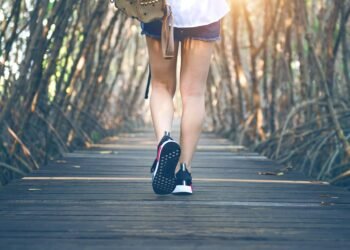 Caminar a diario: el ejercicio gratuito que transforma tu salud