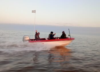 Complicaciones en la búsqueda de pescadores desaparecidos en el Río de la Plata