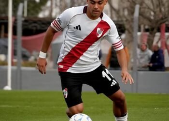Conflicto en River: Alex Woiski viajó a España sin autorización