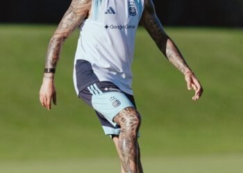 Cristian ‘Cuti’ Romero se une al entrenamiento y avanza hacia su regreso