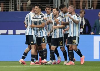 Cuidado con las tarjetas: Paredes y Medina en la mira antes del duelo con Jordania