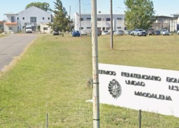 Desafectan a diez agentes penitenciarios por torturas a internas en Buenos Aires