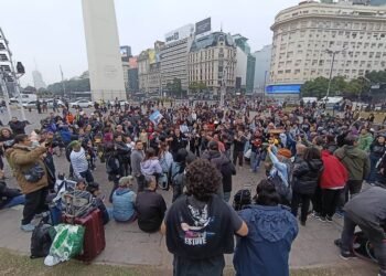Detenidos y disturbios en el Obelisco durante el banderazo por El Indio Solari