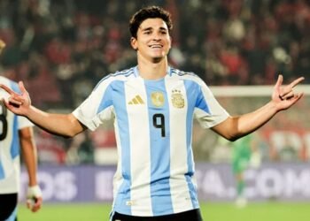 El Atlético de Madrid podría denunciar al Barcelona por Julián Álvarez
