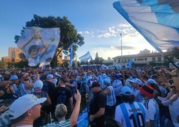 Emocionante banderazo argentino en Dallas previo al choque con Austria