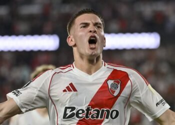 Franco Mastantuono regresa a River y emociona a los chicos de la pensión
