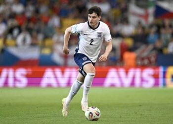 Inglaterra pierde a Livramento para el Mundial y convoca a Chalobah
