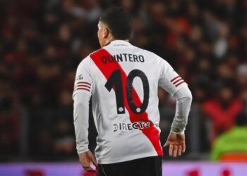 Juanfer Quintero sorprende al abandonar conferencia tras pregunta sobre su futuro en River
