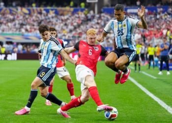 Julián Álvarez rinde homenaje a Messi: ‘Es el mejor de la historia’