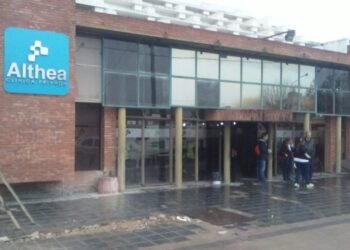 La Justicia investiga irregularidades en una clínica de La Plata tras la muerte de un paciente