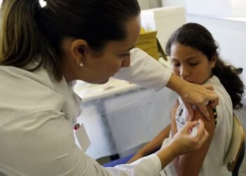 La OPS llama a intensificar la vacunación por el aumento de casos de difteria en las Américas
