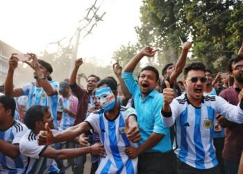 La pasión argentina desbordó en Bangladesh tras el triunfo ante Argelia