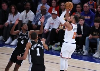 Los Knicks logran una remontada épica y se ponen al borde del título en la NBA