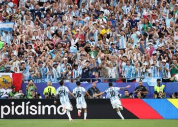 MacAllister destaca el impacto de Messi en la victoria ante Argelia