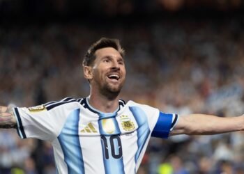 Messi brilla con un doblete en la victoria de Argentina sobre Argelia