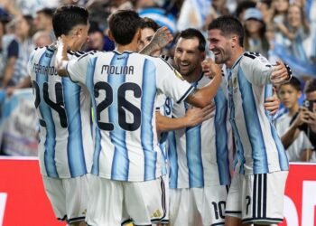 Messi brilla con un hat-trick en la victoria de Argentina sobre Argelia