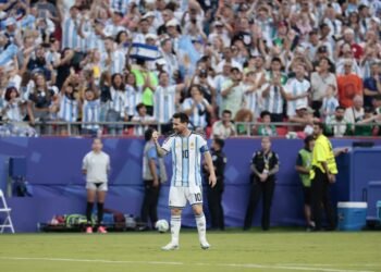 Messi deslumbró al mundo con un histórico hat-trick ante Argelia