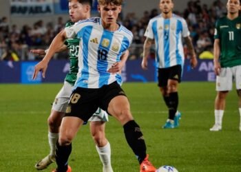 Nicolás Paz renueva su vínculo con el Como y sigue en Italia