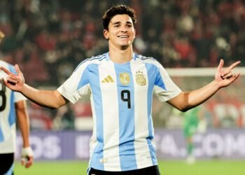 Paredes y Álvarez entrenan con la Selección tras la victoria ante Islandia