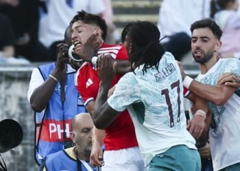 Portugal supera a Chile en un amistoso caliente con dos expulsados
