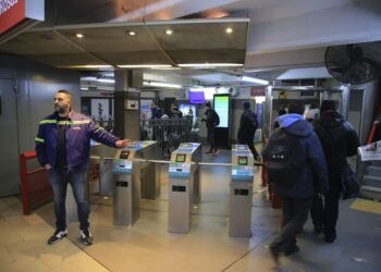Protesta en el Subte: Abren molinetes en Federico Lacroze