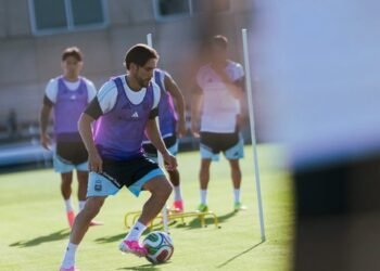 Tagliafico se entrena con el equipo y apunta a jugar ante Austria