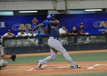 Terremotos en Caracas generan caos y suspenden partido de béisbol