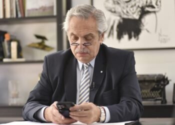 Alberto Fernández critica a Milei por sus insultos a Lula en Brasil