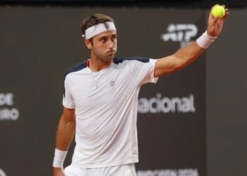 Argentinos brillan en Kitzbühel: Etcheverry, Báez y Navone avanzan a cuartos