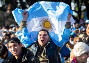 Consejos esenciales para cuidar la voz durante el Mundial 2026