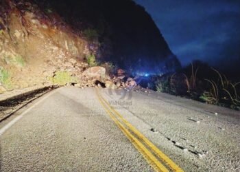 Corte indefinido en el Camino de los Siete Lagos por desmoronamiento
