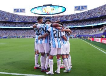 Cristian Romero y Julián Álvarez, pilares en la victoria de Argentina ante Suiza