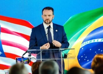 Dario Durigan, ministro de Hacienda de Brasil, arremete contra Javier Milei