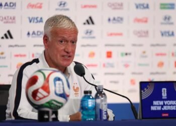 Deschamps confía en el árbitro argentino Tello para el cruce con Marruecos