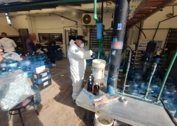 Desmantelan plantas clandestinas de envasado de agua en Canning
