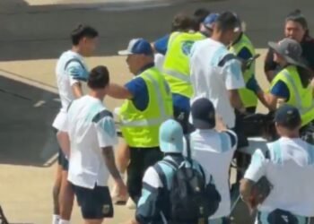 El curioso hallazgo de Cuti Romero que hizo reír a Messi en el aeropuerto de Miami