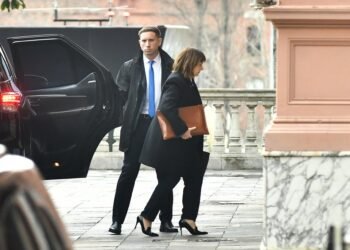El oficialismo se reúne en la Casa Rosada para reactivar proyectos legislativos