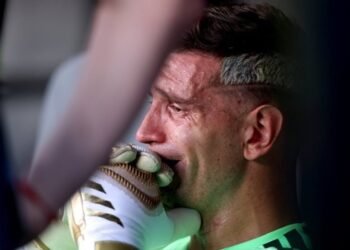 El padre de Emiliano Martínez se refiere a su futuro en el fútbol