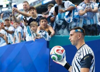 El ‘Dibu’ Martínez se tiñe de celeste y blanco para el Mundial 2026