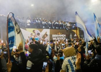 Emotivo regreso de la Selección argentina tras la final del Mundial