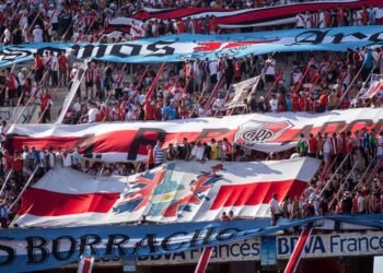 FIFA prohíbe banderas sobre Malvinas en semifinal entre Argentina e Inglaterra