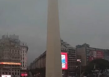 Fuerte tormenta azota Buenos Aires: alerta naranja y caos en Aeroparque