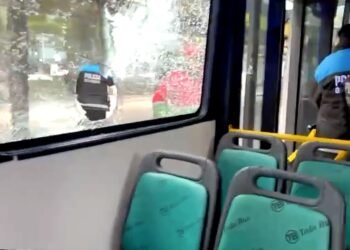 Internación voluntaria para el hombre que hirió a dos pasajeros de un colectivo